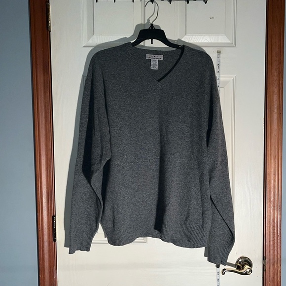 AKA Eddie Bauer-L-gray-100% lambswool- V-neck, long sleeve, ribbed, sweater. - Picture 1 of 13